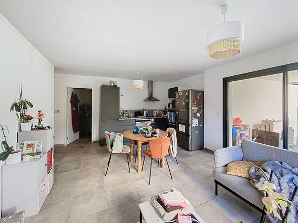 EXCLUSIVITE ! Appartement récent Yssingeaux en rdc avec petit extérieur , garage et stationnement