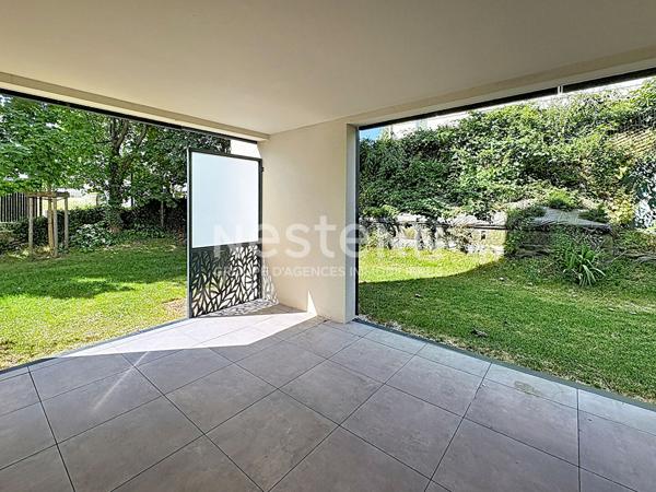 EXCLUSIVITE ! Appartement récent Yssingeaux en rdc avec petit extérieur , garage et stationnement