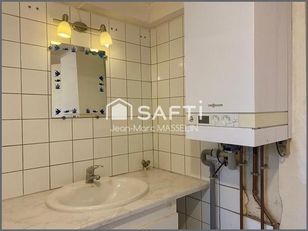 Maison centre ville 2 chambres, pas de vis à vis, entrée voitures, garage