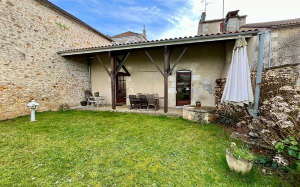 Maison à vendre    5 pièces •  Montbron