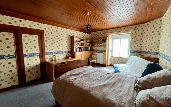 Maison à vendre    5 pièces •  Montbron