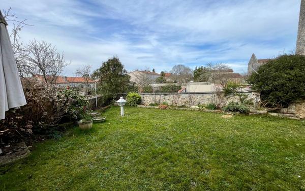 Maison à vendre    5 pièces •  Montbron