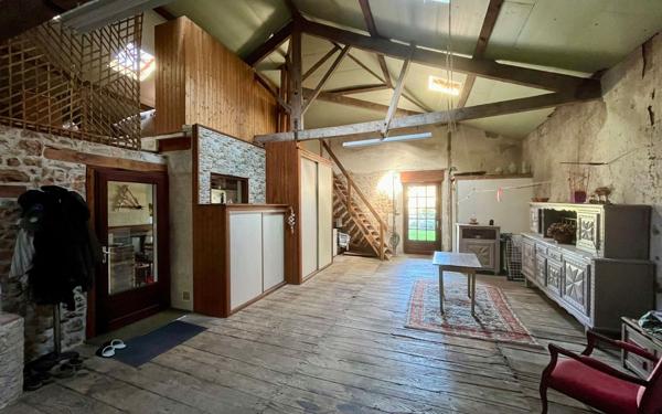 Maison à vendre    5 pièces •  Montbron