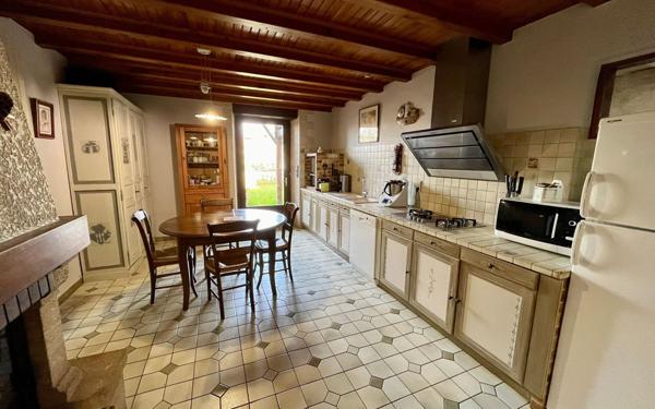 Maison à vendre    5 pièces •  Montbron