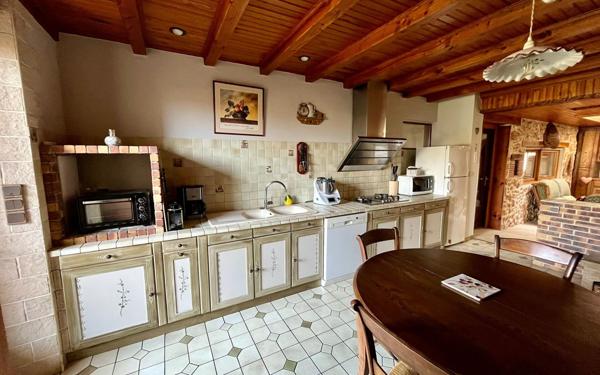 Maison à vendre    5 pièces •  Montbron