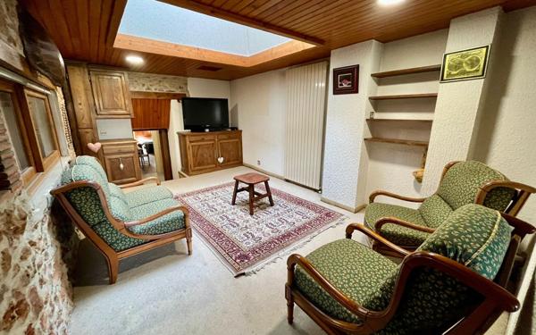 Maison à vendre    5 pièces •  Montbron