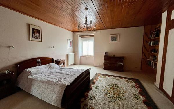 Maison à vendre    5 pièces •  Montbron