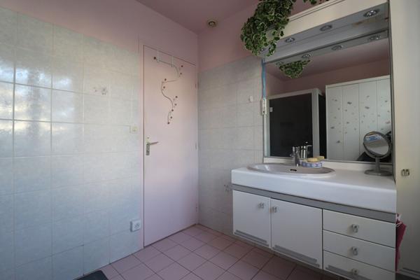 Pavillon Nevers 3 chambres, sous-sol total, Quartier Les Montapins, Résidentiel, Proche Hôpital, 2 heures de Paris