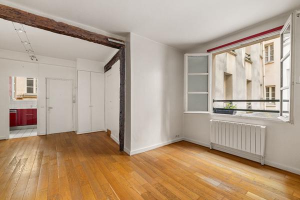 Marais - Charmant 2 pièces au calme avec belle hauteur sous plafond - PARIS