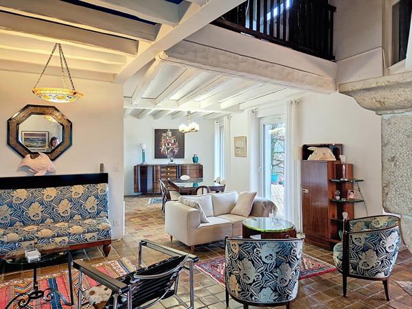 Maison de charme au toit de chaume, grand terrain avec piscine