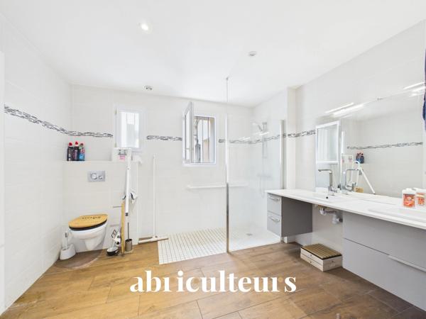 Maison de plain-pied de 140 m² 4 chambres -5 parking Saint-Jean-de-Boiseau (44640)