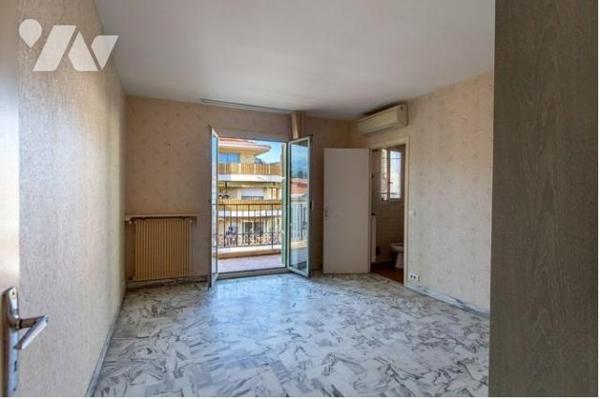 TROIS PIÉCES MENTON CENTRE