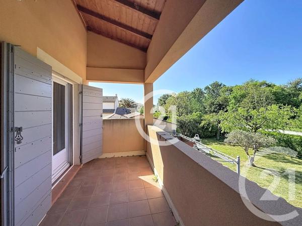 Maison à vendre  6 pièces - 160 m 2   ST MARTIN DE CRAU  - 13