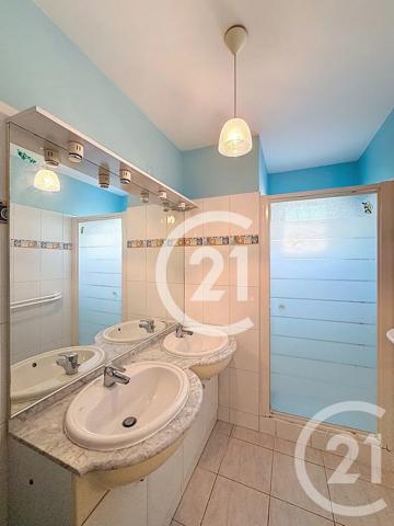 Maison à vendre  6 pièces - 160 m 2   ST MARTIN DE CRAU  - 13