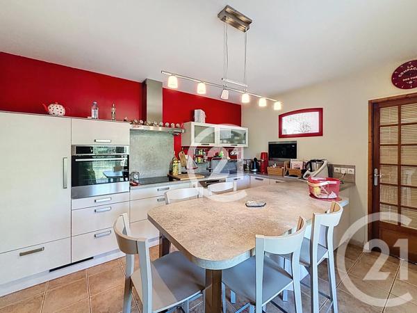 Maison à vendre  6 pièces - 160 m 2   ST MARTIN DE CRAU  - 13