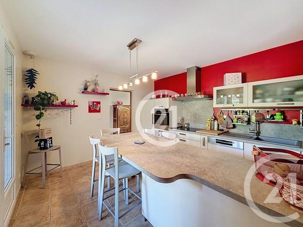 Maison à vendre  6 pièces - 160 m 2   ST MARTIN DE CRAU  - 13