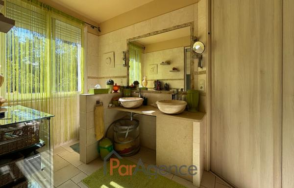 DANS UN ENVIRONNEMENT BOISE AU CALME MAISON 7 PIECES AVEC PI