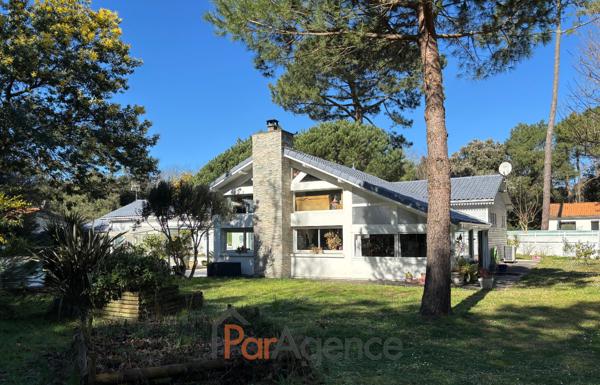 DANS UN ENVIRONNEMENT BOISE AU CALME MAISON 7 PIECES AVEC PI