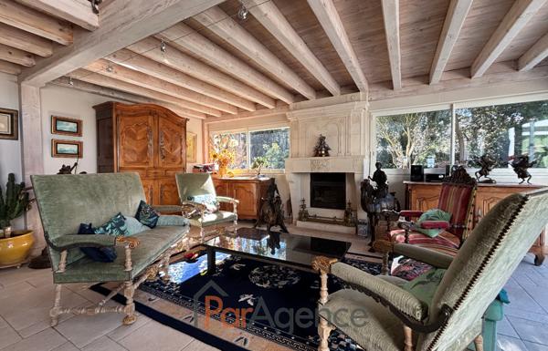 DANS UN ENVIRONNEMENT BOISE AU CALME MAISON 7 PIECES AVEC PI