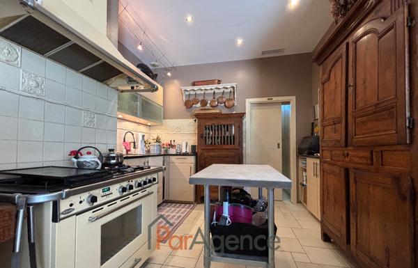 DANS UN ENVIRONNEMENT BOISE AU CALME MAISON 7 PIECES AVEC PI