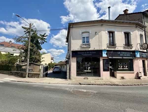 Ensemble immobilier avec local commercial et logement – Idéal investisseur ou projet familial/professionnel