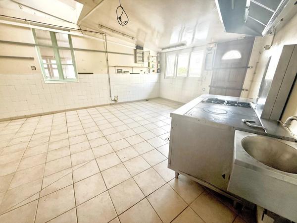 Ensemble immobilier avec local commercial et logement – Idéal investisseur ou projet familial/professionnel