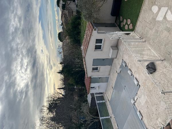 Beaucaire maison d'environ 121 m² sur un terrain clos et arboré de 834 m².