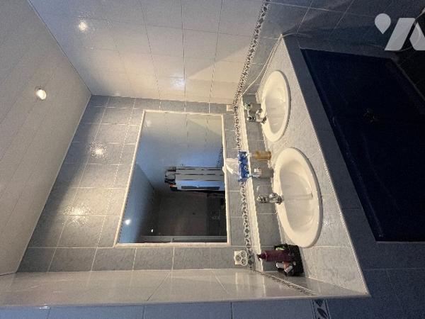 Beaucaire maison d'environ 121 m² sur un terrain clos et arboré de 834 m².