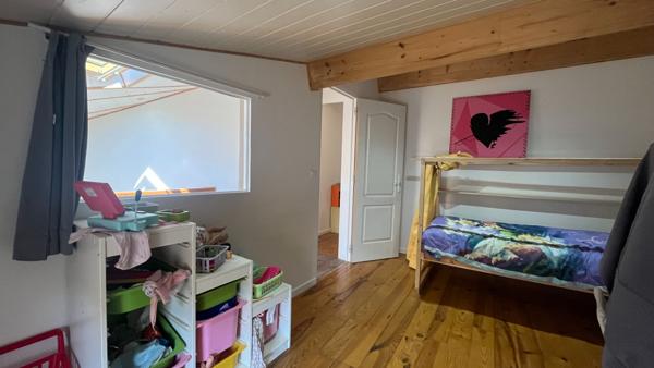 SOUS OFFRE. Maison de caractère 3 chambres avec atelier voûté au coeur du village