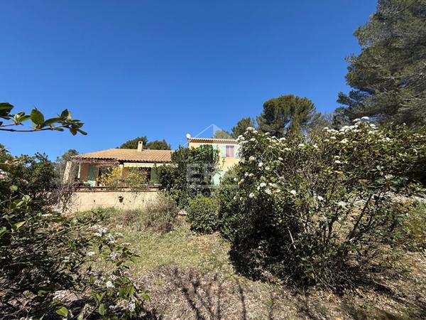 A VENDRE 13530 TRETS MAISON TYPE 6 DE 180M² PISCINE GARAGE SUR 7500 M² DE TERRAIN CABANON