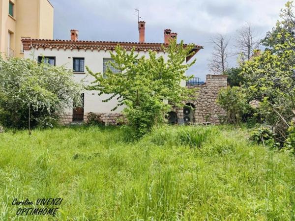 Grande maison (219m²) sur PRADES, (66)
