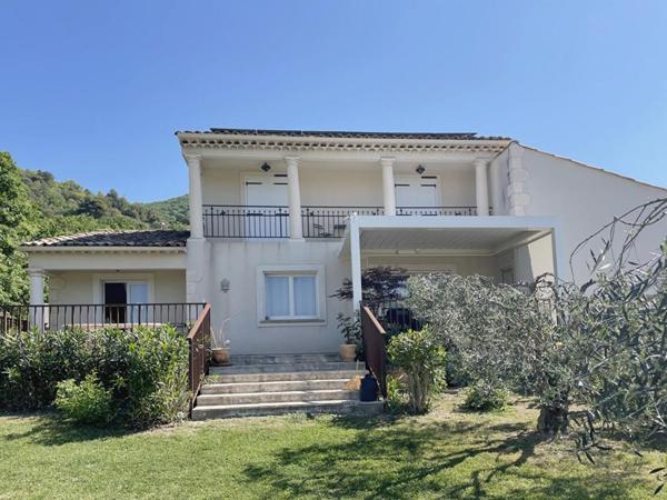 Villa d'exception avec piscine 4 chambres 182 m2 - Malijai 04350