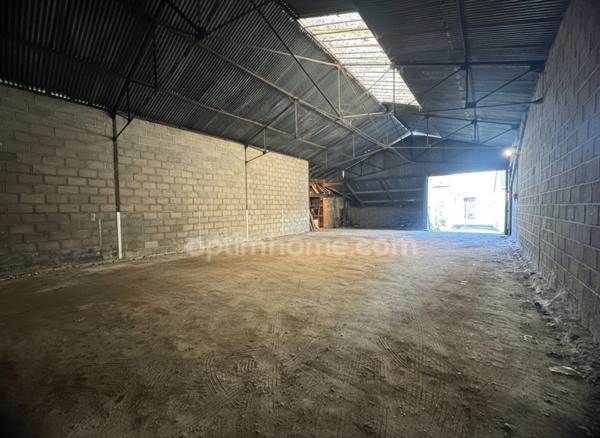 GARAGE 375m² LA SUZE SUR SARTHE