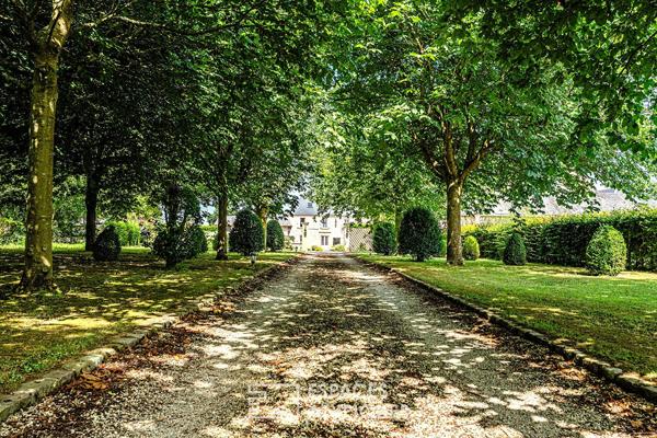 Manoir avec piscine et salle de réception