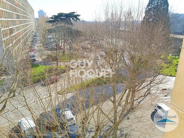 À VENDRE 3 PIÈCES TRAVERSANT À RÉNOVER