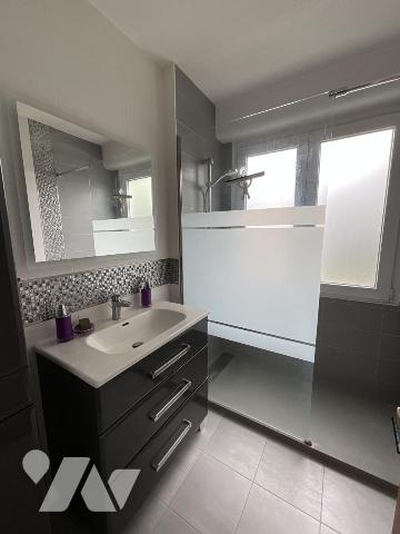 PLOEMEUR - BOURG - Maison de plain pied de 105 m² habitable sur terrain d'environ 360m²