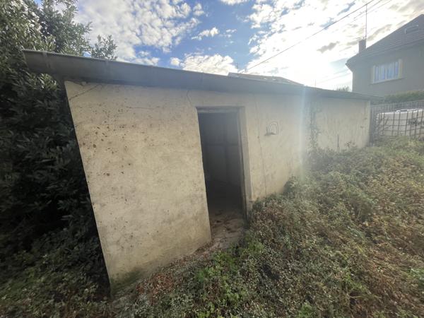 Parking
        
        - 25 m² Exclusivité 15 000 € *