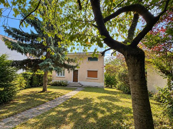 Maison
         6 pièces
        - 200 m² 650 000 € *