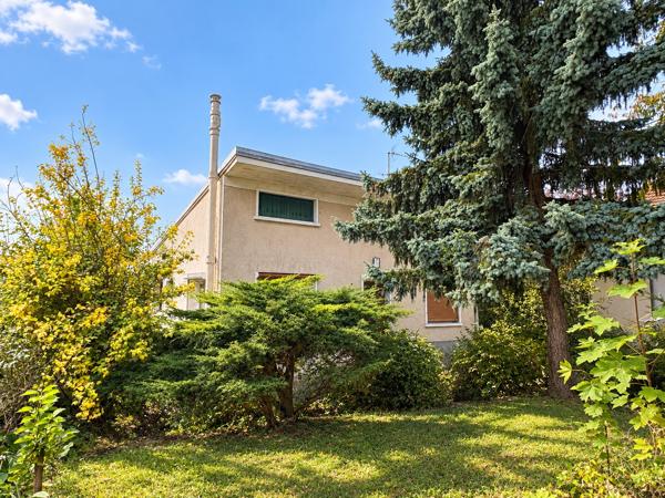 Maison
         6 pièces
        - 200 m² 650 000 € *