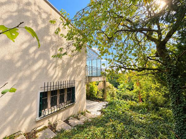 Maison
         6 pièces
        - 200 m² 650 000 € *