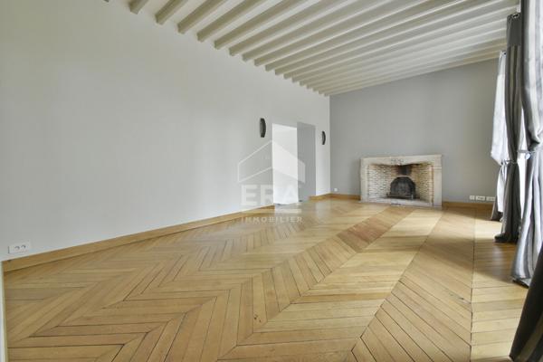 TRES BELLE MAISON ANCIENNE