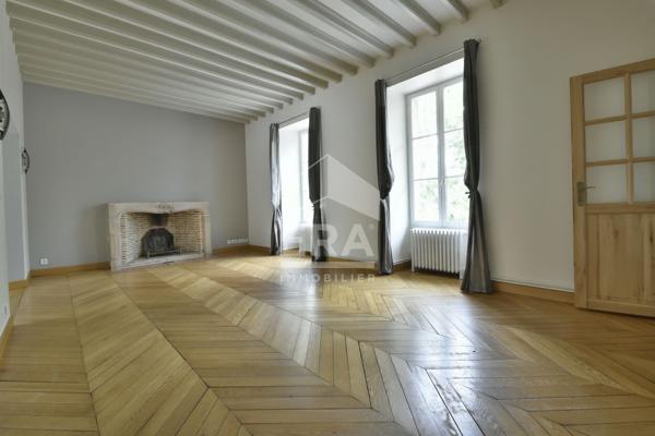 TRES BELLE MAISON ANCIENNE