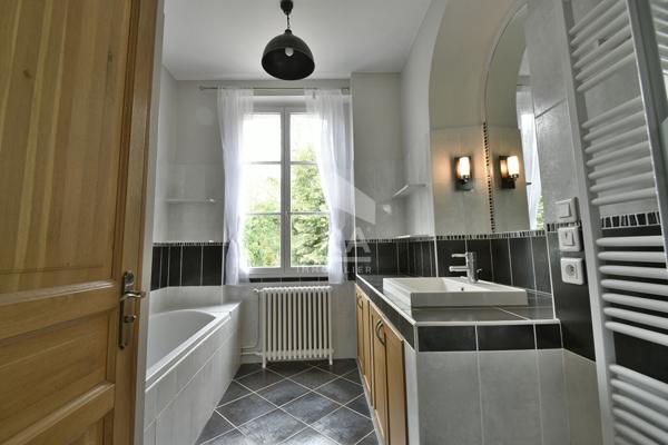 TRES BELLE MAISON ANCIENNE