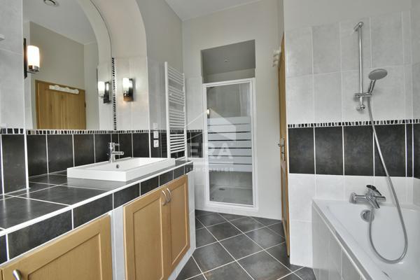 TRES BELLE MAISON ANCIENNE