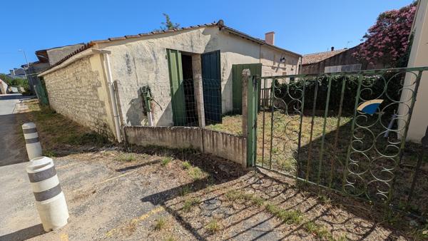 LOCAL CENTRE VILLE EXCLUSIVITE Saint-Christoly-de-Blaye (33920)