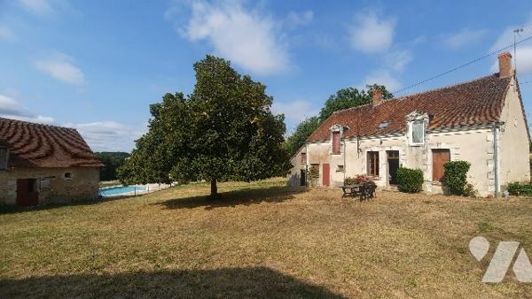 Baudres (36), fermette 5 chambres, séjour, 2 SDB, piscine chauffée, dépendances sur 2.5 ha