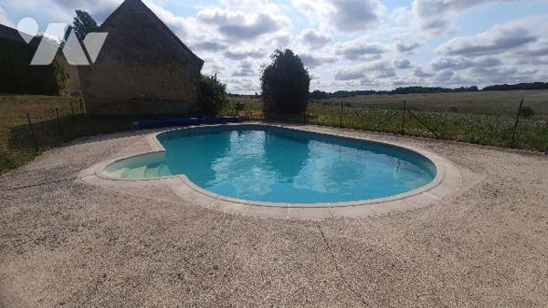 Baudres (36), fermette 5 chambres, séjour, 2 SDB, piscine chauffée, dépendances sur 2.5 ha