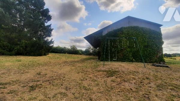 Baudres (36), fermette 5 chambres, séjour, 2 SDB, piscine chauffée, dépendances sur 2.5 ha