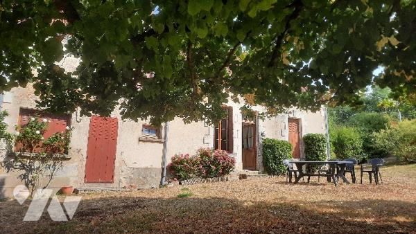 Baudres (36), fermette 5 chambres, séjour, 2 SDB, piscine chauffée, dépendances sur 2.5 ha