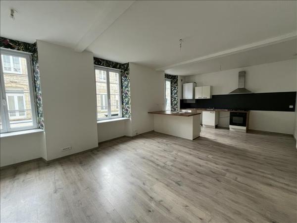 Appartement à louer 756 € CC PONT L ABBE 4 p 81 m² DPE D